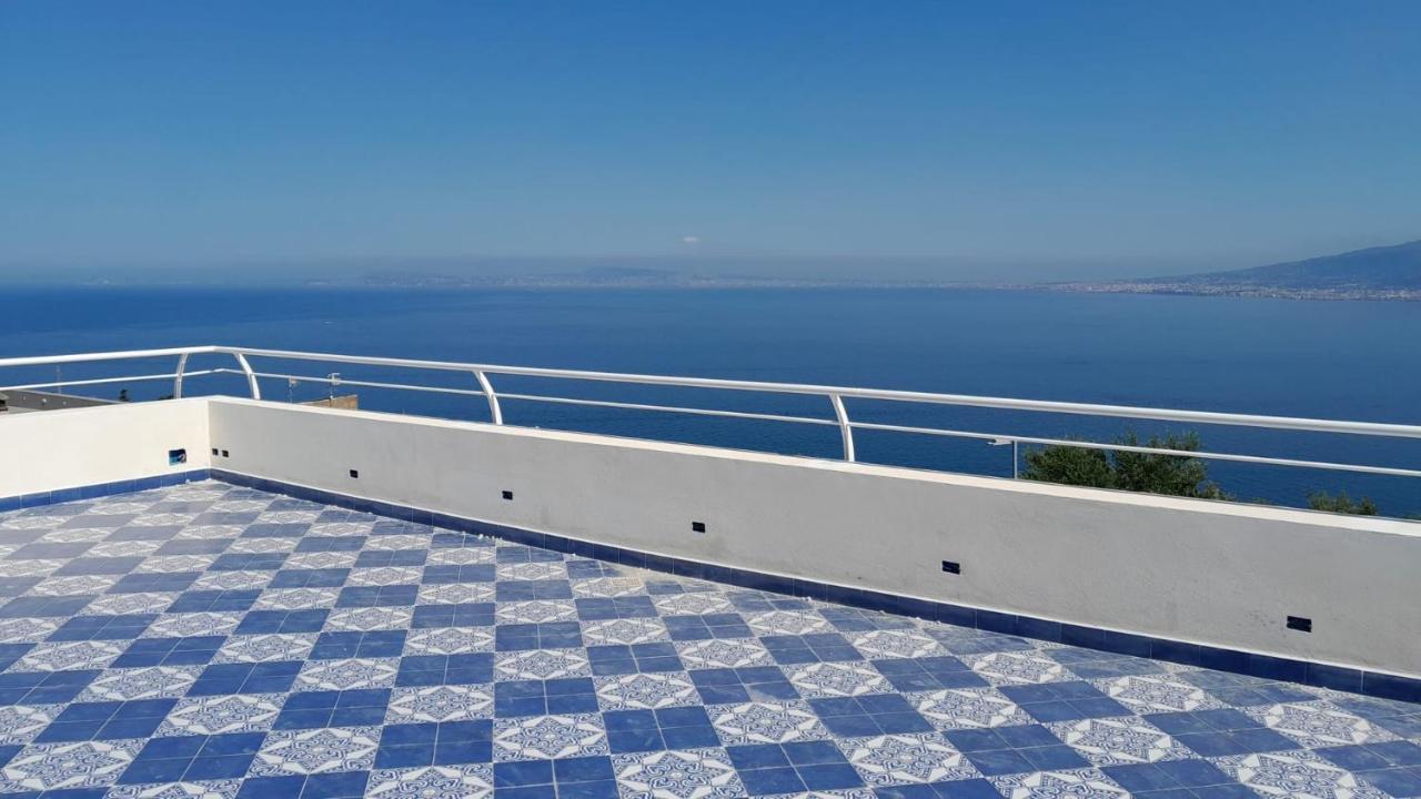 Blue 51 Apartment Вико Екуензе Екстериор снимка