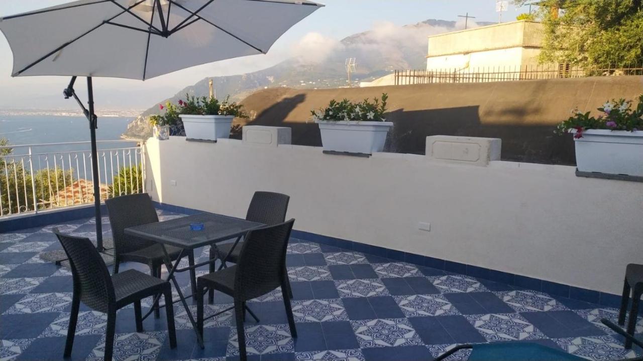 Blue 51 Apartment Вико Екуензе Екстериор снимка