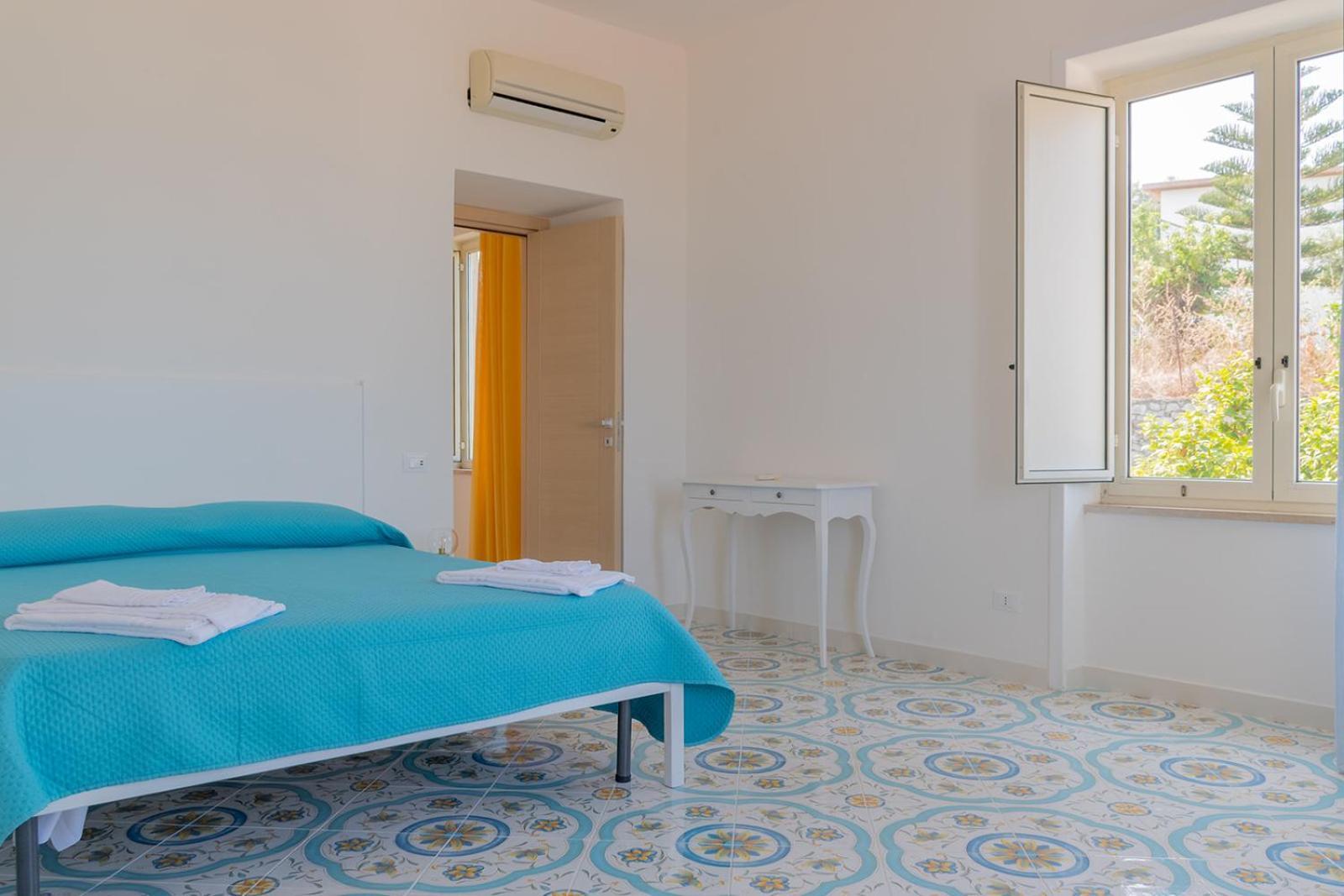 Blue 51 Apartment Вико Екуензе Екстериор снимка