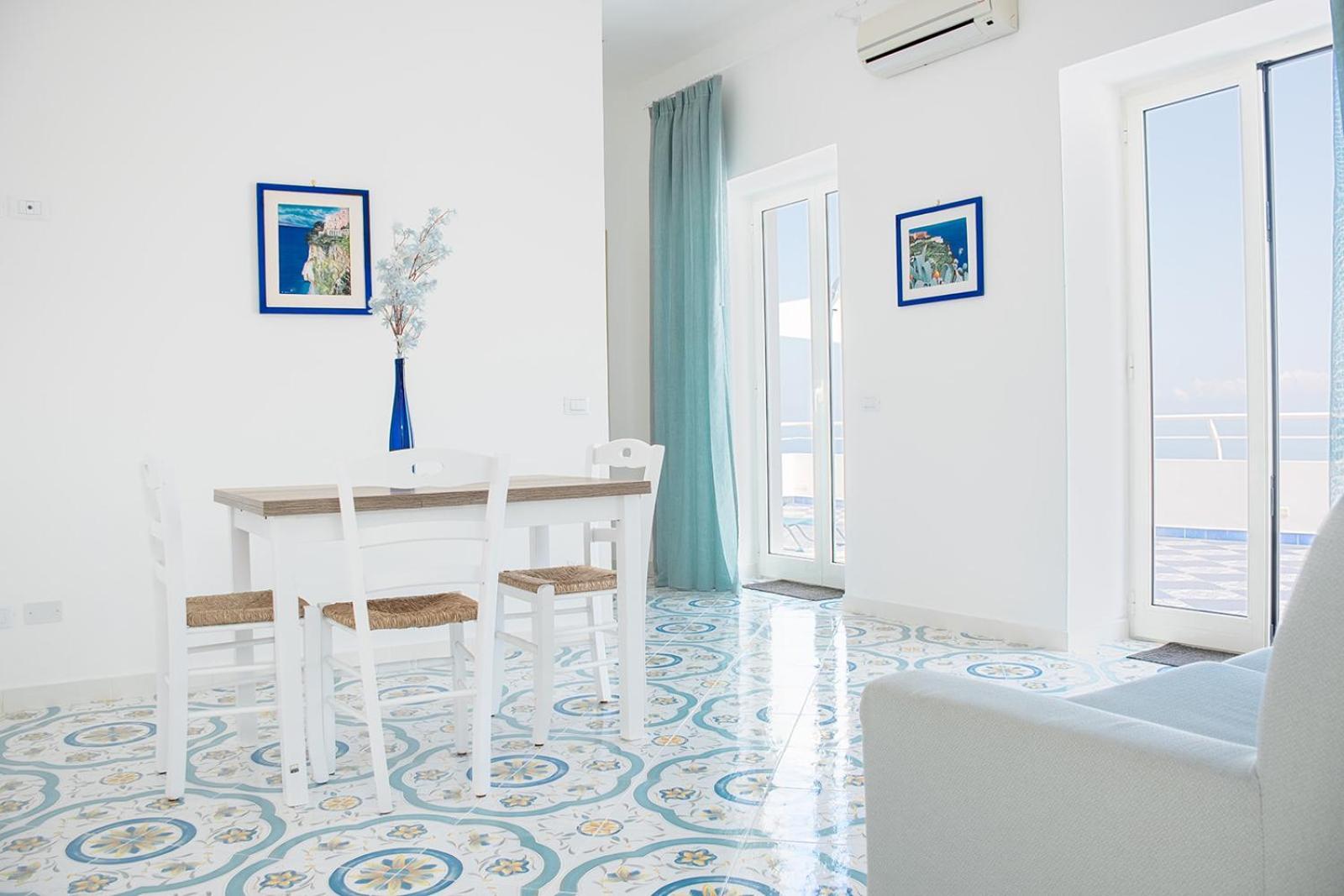 Blue 51 Apartment Вико Екуензе Екстериор снимка