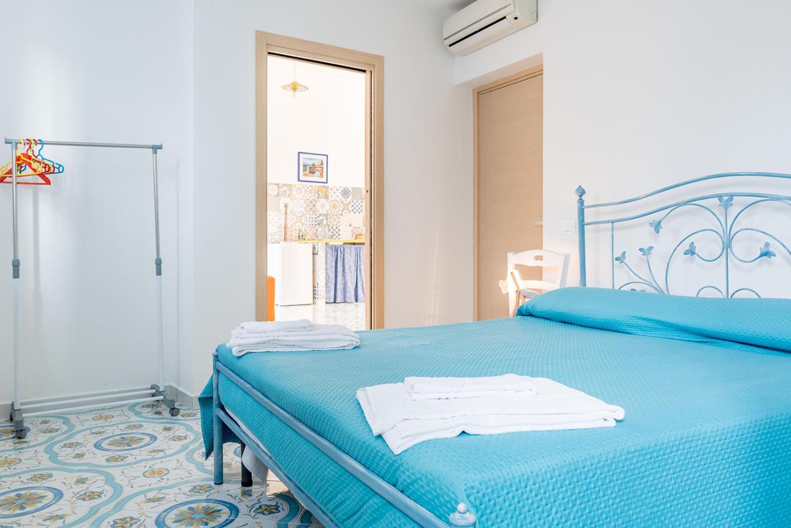 Blue 51 Apartment Вико Екуензе Екстериор снимка