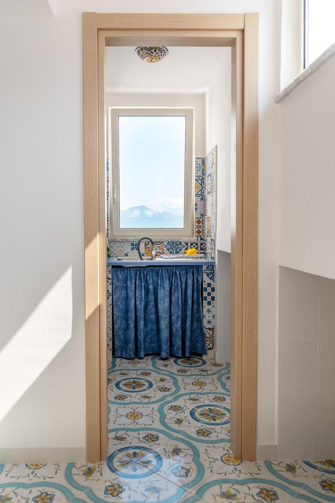 Blue 51 Apartment Вико Екуензе Екстериор снимка