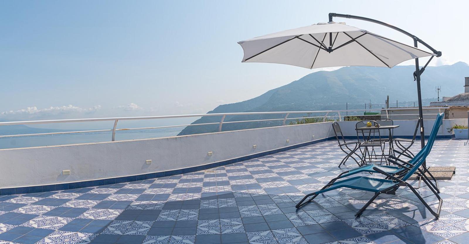 Blue 51 Apartment Вико Екуензе Екстериор снимка